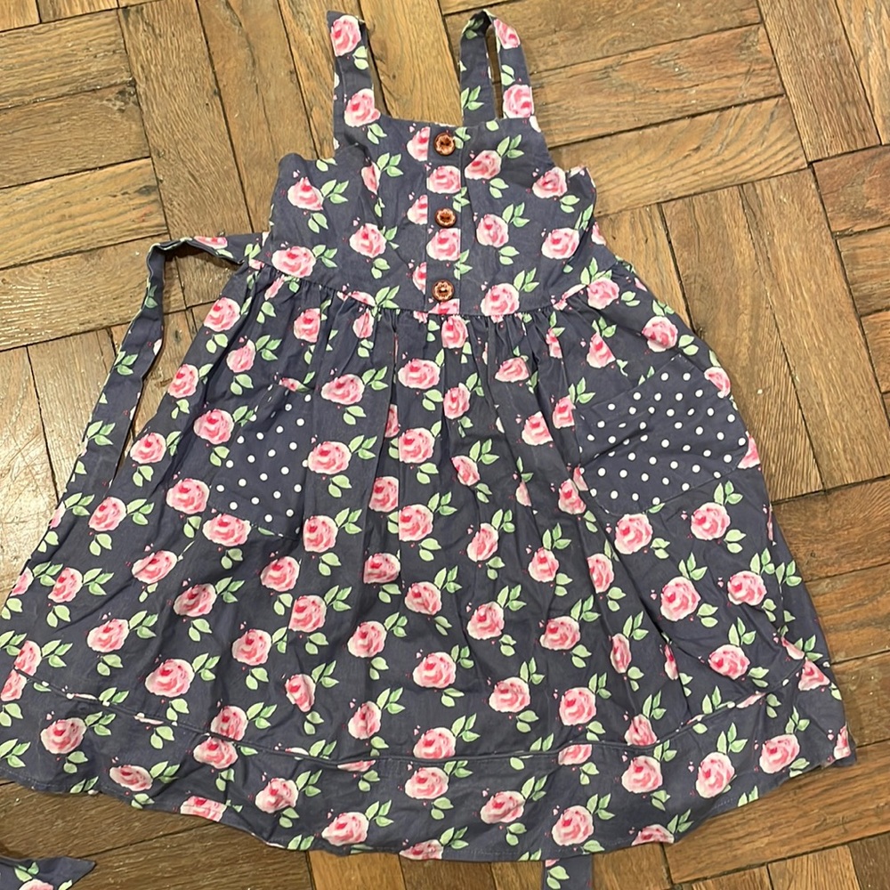 Sweet honey dress with pocket and button details
